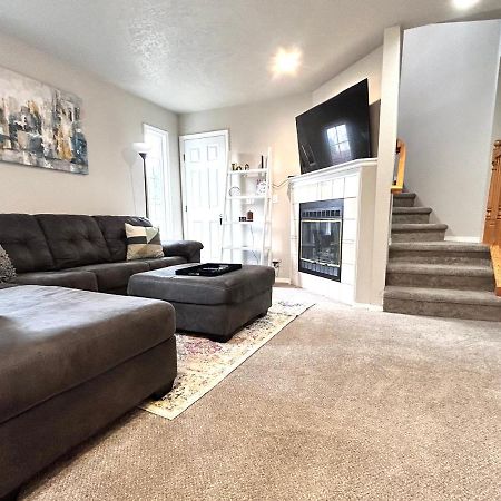 The Getaway Se Boise Condo Across The Street From Greenbelt, Bown Crossing And Boise River 3Bd 3Bath, 4 Beds! Lovely, Homey, Dining Table Seats 6 Bagian luar foto