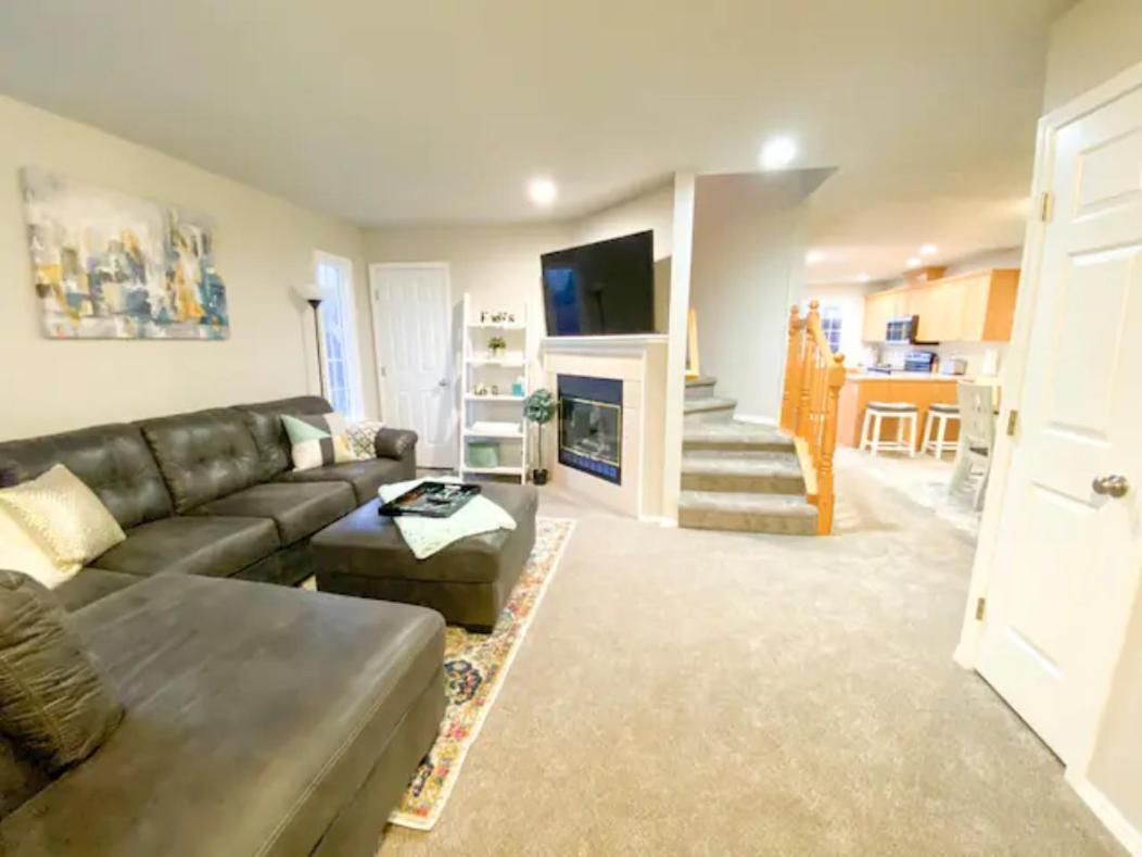 The Getaway Se Boise Condo Across The Street From Greenbelt, Bown Crossing And Boise River 3Bd 3Bath, 4 Beds! Lovely, Homey, Dining Table Seats 6 Bagian luar foto