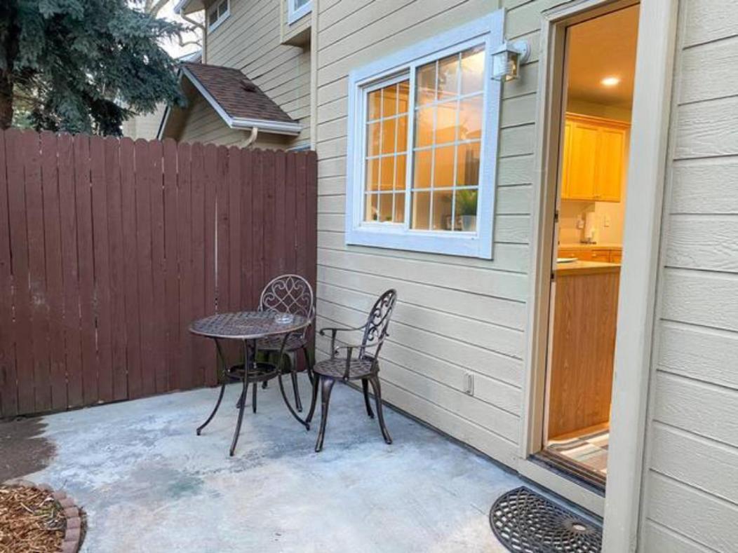 The Getaway Se Boise Condo Across The Street From Greenbelt, Bown Crossing And Boise River 3Bd 3Bath, 4 Beds! Lovely, Homey, Dining Table Seats 6 Bagian luar foto