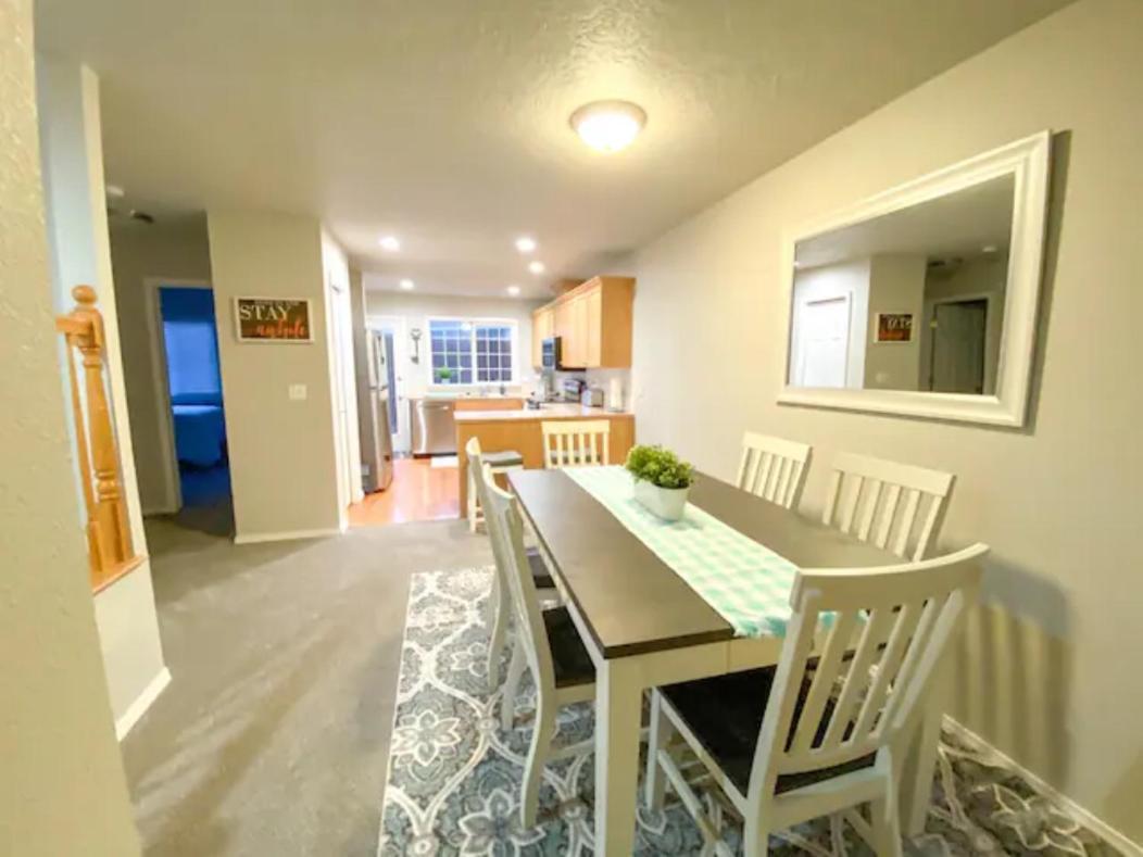 The Getaway Se Boise Condo Across The Street From Greenbelt, Bown Crossing And Boise River 3Bd 3Bath, 4 Beds! Lovely, Homey, Dining Table Seats 6 Bagian luar foto