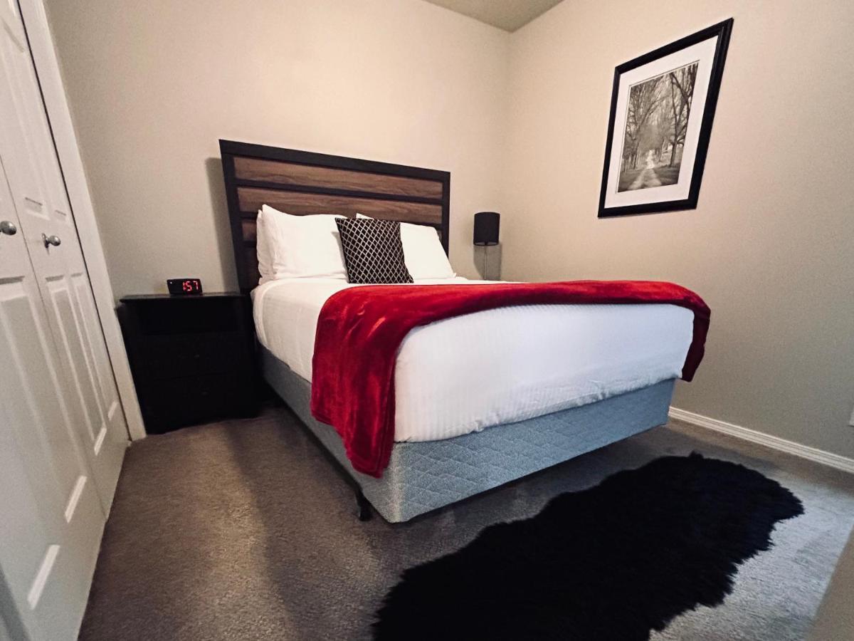 The Getaway Se Boise Condo Across The Street From Greenbelt, Bown Crossing And Boise River 3Bd 3Bath, 4 Beds! Lovely, Homey, Dining Table Seats 6 Bagian luar foto
