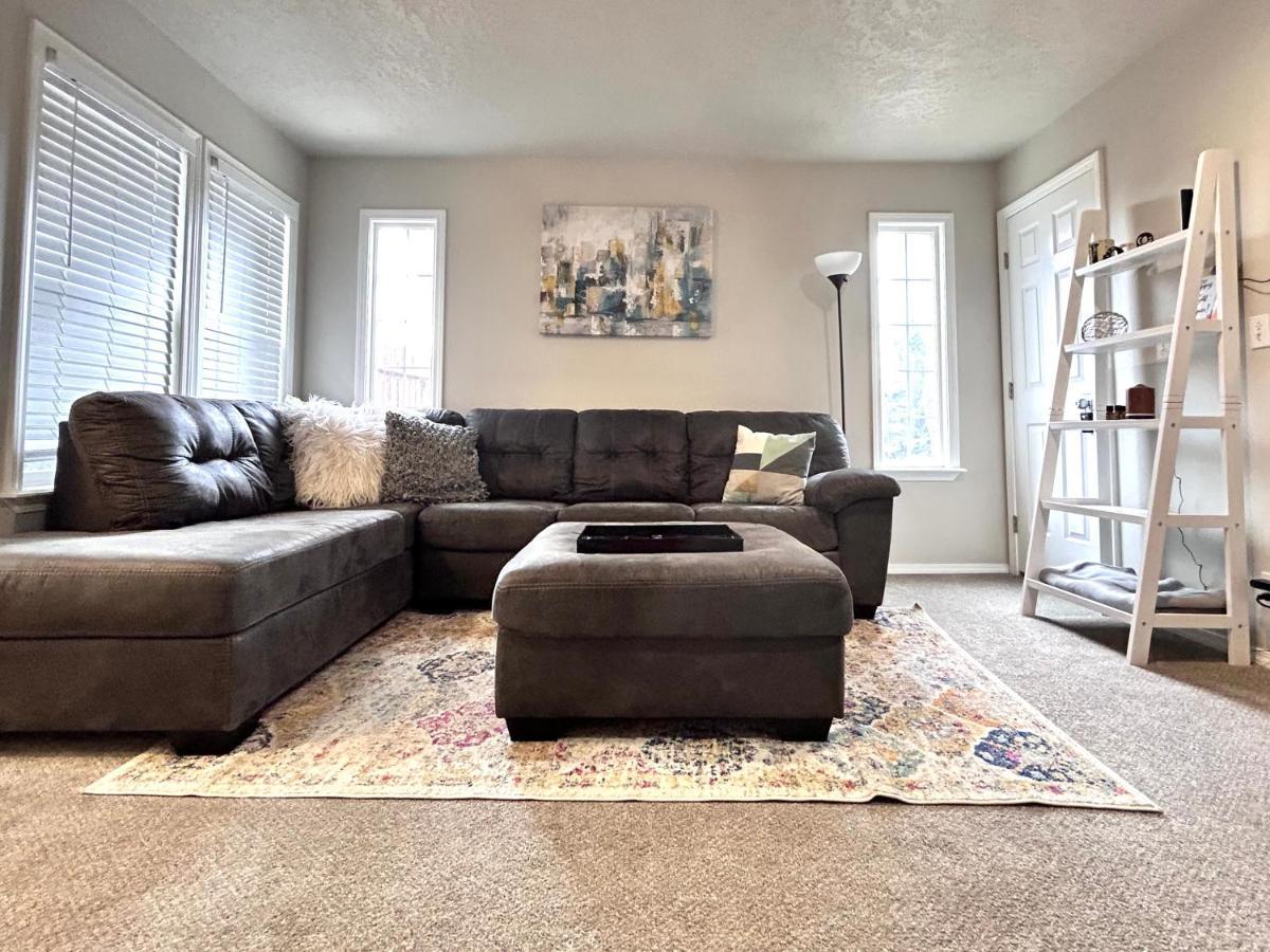 The Getaway Se Boise Condo Across The Street From Greenbelt, Bown Crossing And Boise River 3Bd 3Bath, 4 Beds! Lovely, Homey, Dining Table Seats 6 Bagian luar foto
