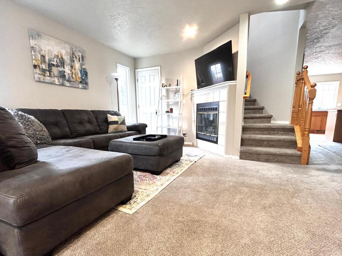 The Getaway Se Boise Condo Across The Street From Greenbelt, Bown Crossing And Boise River 3Bd 3Bath, 4 Beds! Lovely, Homey, Dining Table Seats 6 Bagian luar foto
