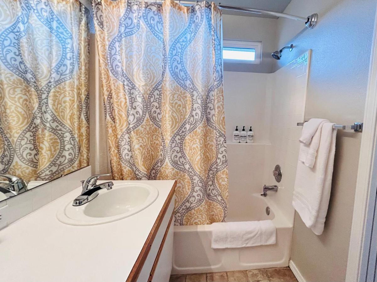 The Getaway Se Boise Condo Across The Street From Greenbelt, Bown Crossing And Boise River 3Bd 3Bath, 4 Beds! Lovely, Homey, Dining Table Seats 6 Bagian luar foto