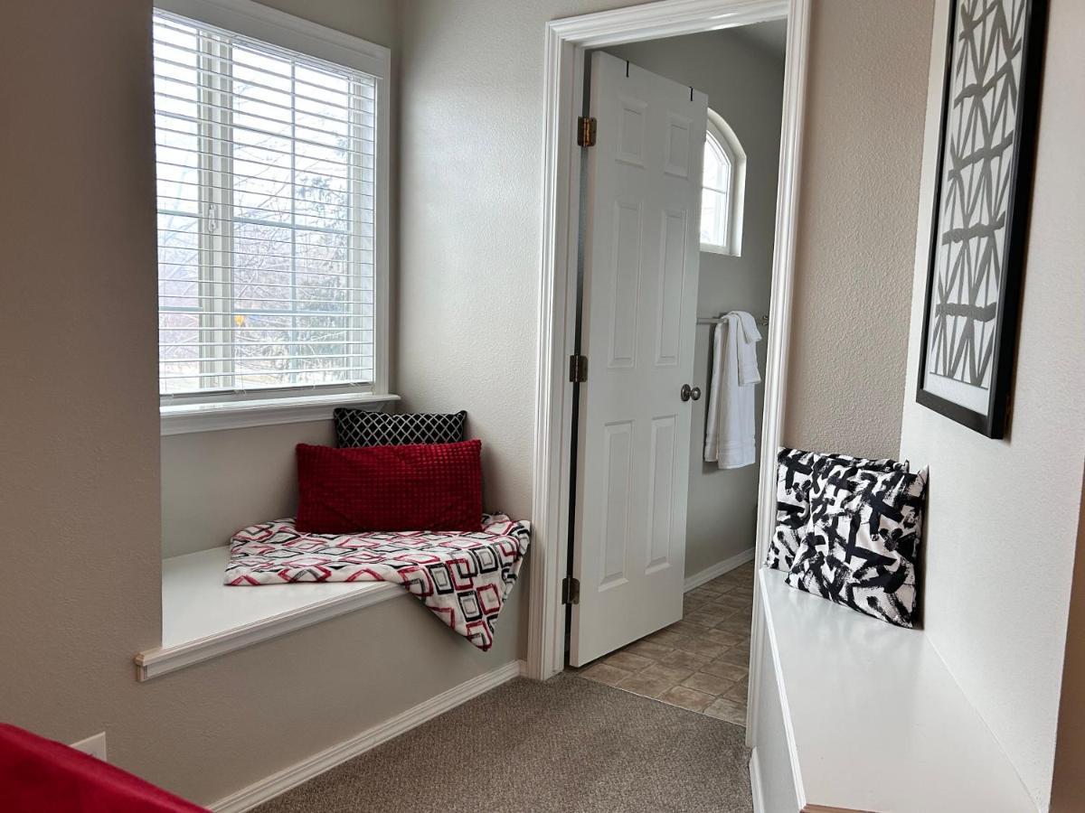 The Getaway Se Boise Condo Across The Street From Greenbelt, Bown Crossing And Boise River 3Bd 3Bath, 4 Beds! Lovely, Homey, Dining Table Seats 6 Bagian luar foto