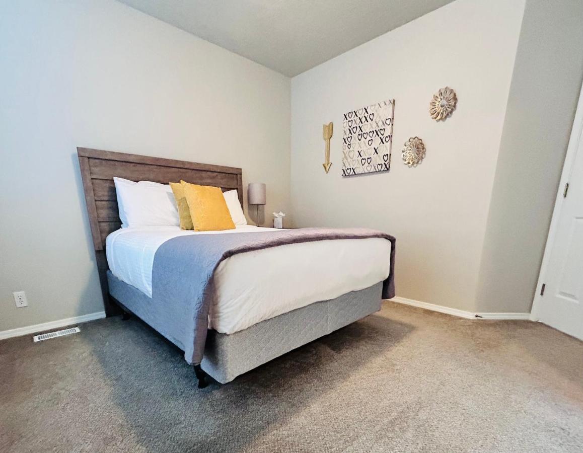 The Getaway Se Boise Condo Across The Street From Greenbelt, Bown Crossing And Boise River 3Bd 3Bath, 4 Beds! Lovely, Homey, Dining Table Seats 6 Bagian luar foto