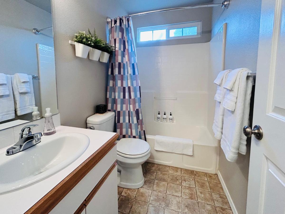 The Getaway Se Boise Condo Across The Street From Greenbelt, Bown Crossing And Boise River 3Bd 3Bath, 4 Beds! Lovely, Homey, Dining Table Seats 6 Bagian luar foto