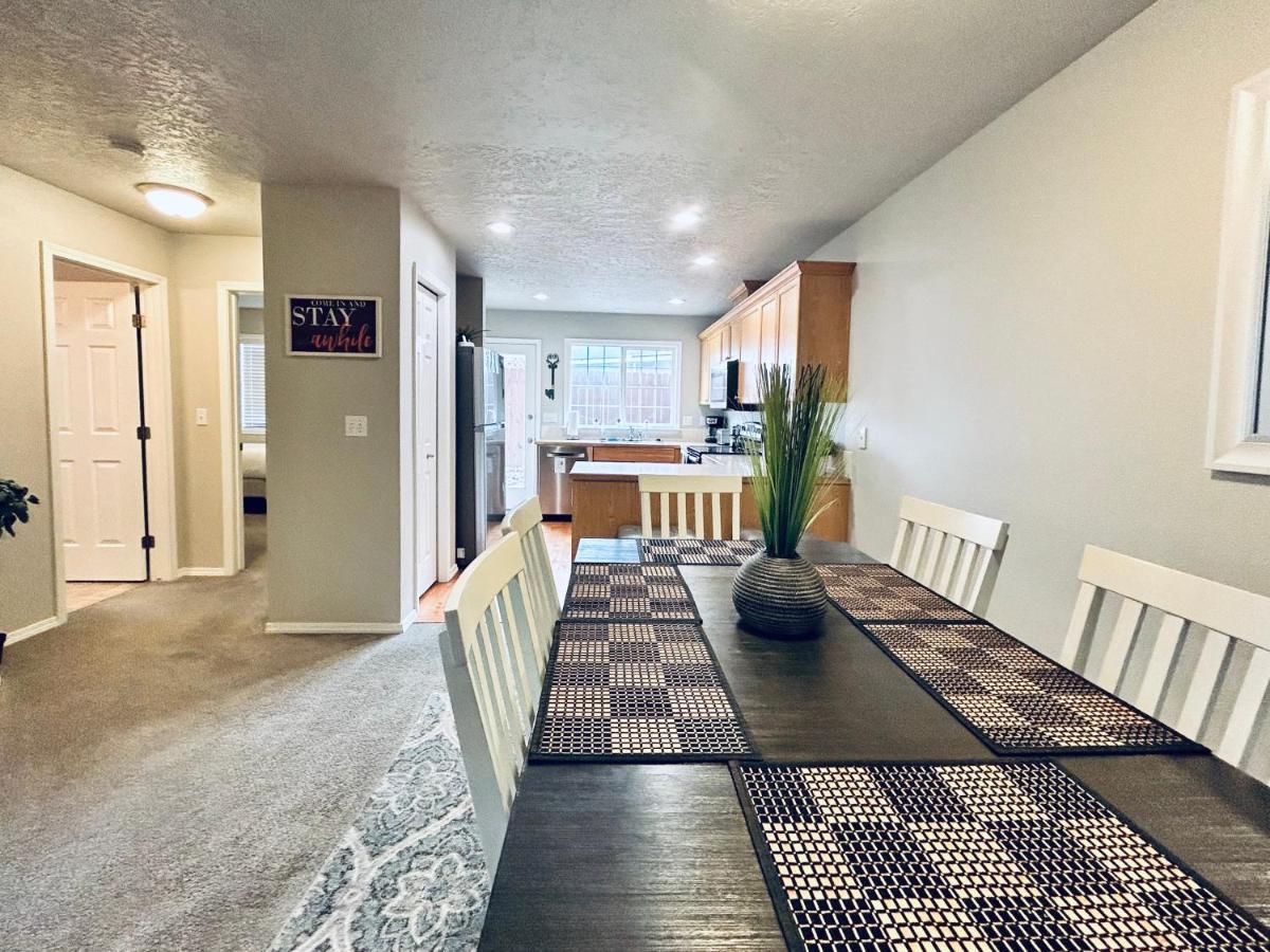 The Getaway Se Boise Condo Across The Street From Greenbelt, Bown Crossing And Boise River 3Bd 3Bath, 4 Beds! Lovely, Homey, Dining Table Seats 6 Bagian luar foto