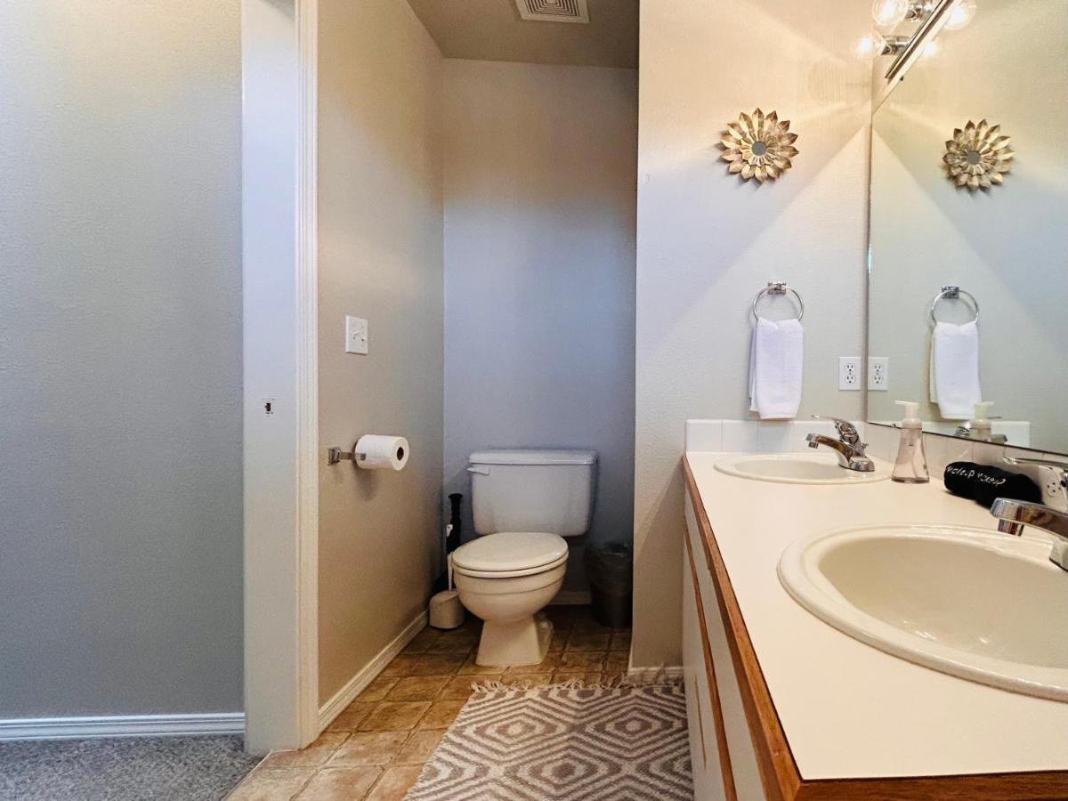 The Getaway Se Boise Condo Across The Street From Greenbelt, Bown Crossing And Boise River 3Bd 3Bath, 4 Beds! Lovely, Homey, Dining Table Seats 6 Bagian luar foto
