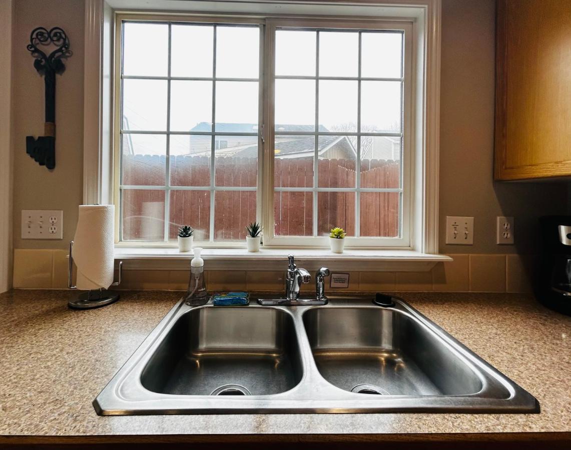 The Getaway Se Boise Condo Across The Street From Greenbelt, Bown Crossing And Boise River 3Bd 3Bath, 4 Beds! Lovely, Homey, Dining Table Seats 6 Bagian luar foto